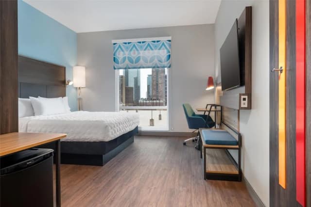 トゥルー バイ ヒルトン ヒューストン ダウンタウン コンベンションセンター-ルーム キングベッド 1 台 バリアフリー (Mobility & Hearing, Roll-in Shower)-3