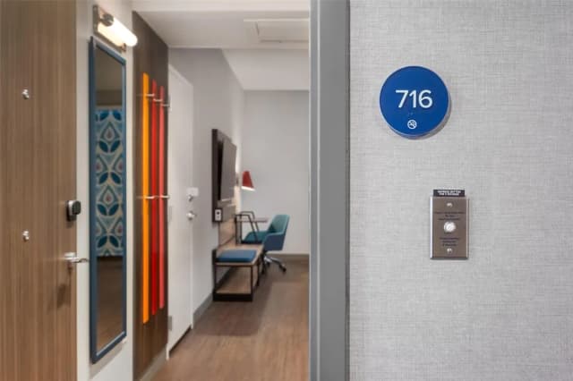 トゥルー バイ ヒルトン ヒューストン ダウンタウン コンベンションセンター-ルーム クイーンベッド 2 台 バリアフリー (Mobility & Hearing, Roll-in Shower)-3