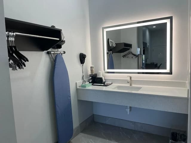 リブ イン アンド スイーツ-2 Queen Bed Smoking-11