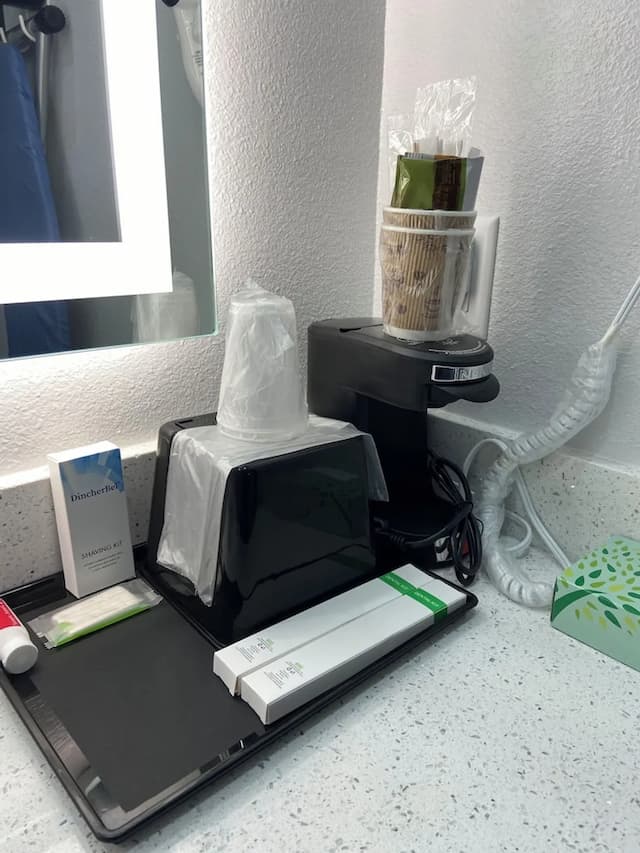 リブ イン アンド スイーツ-ルーム キングベッド 1 台 喫煙可-3