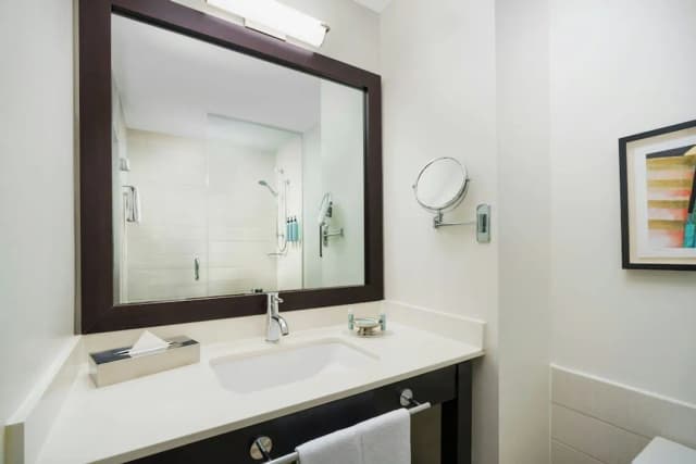 Courtyard by Marriott New York Manhattan/Times Square-Premium Room, 1 King Bed-4