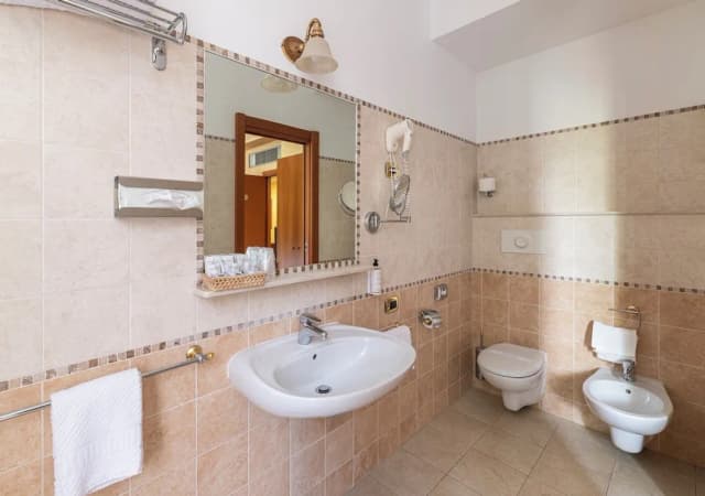 Boutique Hotel Dieci-Comfort Triple Room-5