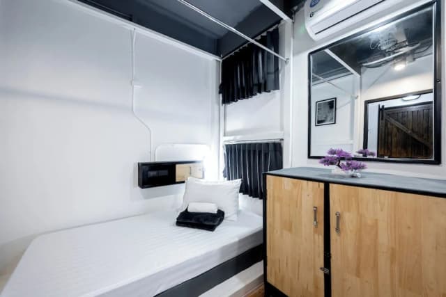 Vibes Hostel Bangkok-標準雙床房-5