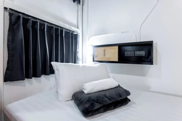 Vibes Hostel Bangkok-標準雙床房-6