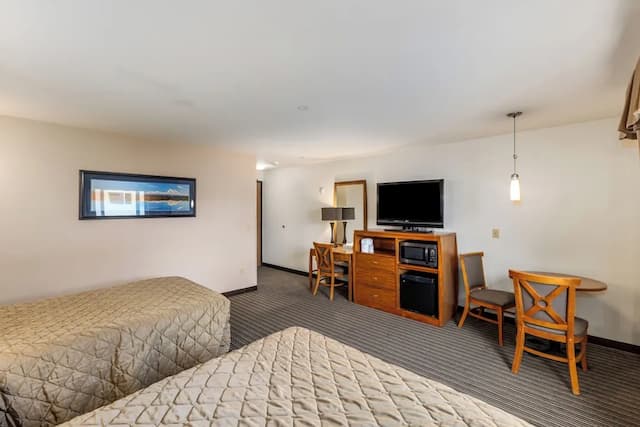 Breeze Inn-Deluxe Double Queen-2