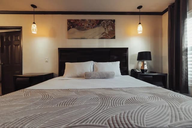 迪克西好萊塢飯店-浪漫單人房, 1 張特大雙人床, 按摩浴缸-5