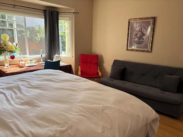 Rose Garden Vancouver Airport-Richmond BC-行政开间套房, 1 张特大床和 1 张沙发床, 庭院景观-16