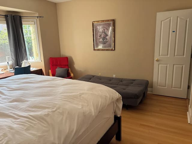 Rose Garden Vancouver Airport-Richmond BC-行政开间套房, 1 张特大床和 1 张沙发床, 庭院景观-17