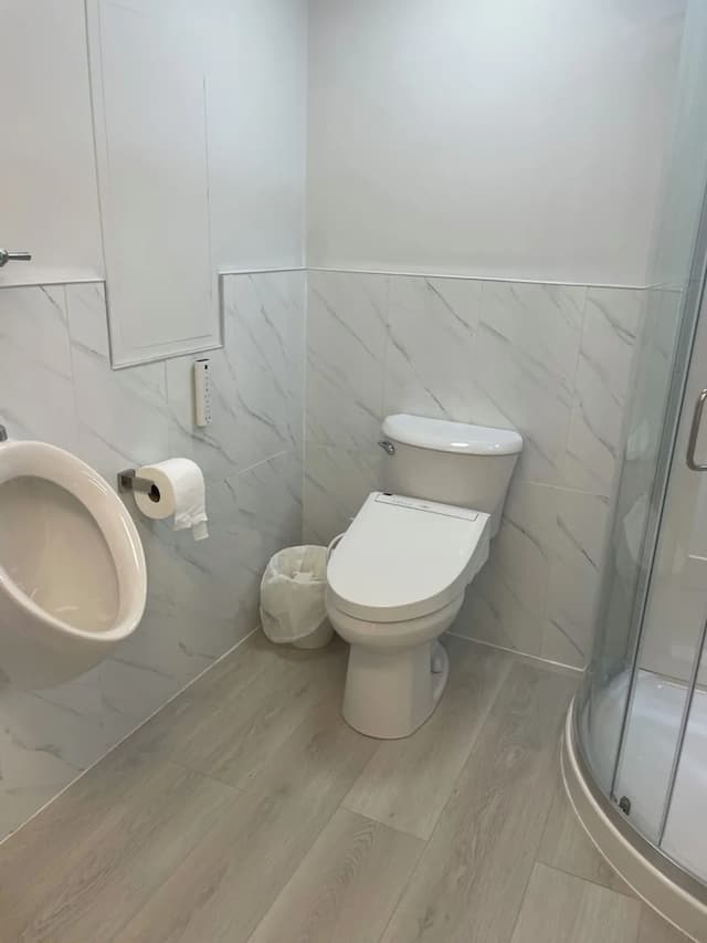 Rose Garden Vancouver Airport-Richmond BC-华丽开间套房, 1 张大床, 花园景观-9