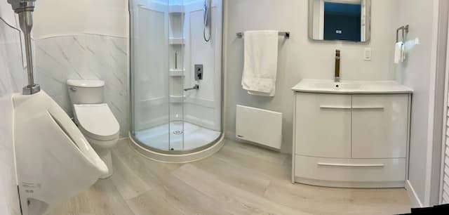 Rose Garden Vancouver Airport-Richmond BC-华丽开间套房, 1 张大床, 花园景观-1