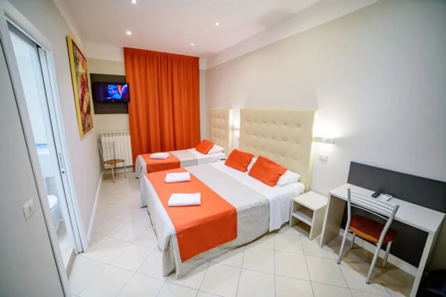 Hotel Demó-Basic Triple Room-9