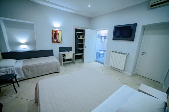 Hotel Demó-Basic Triple Room-15