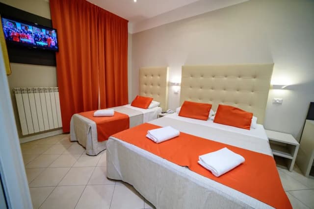 Hotel Demó-Basic Triple Room-12