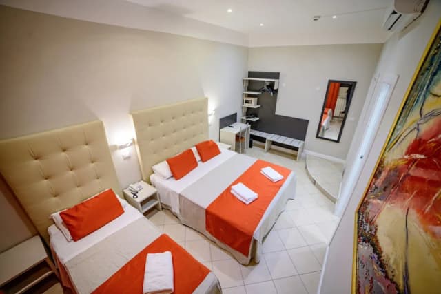 Hotel Demó-Basic Triple Room-10