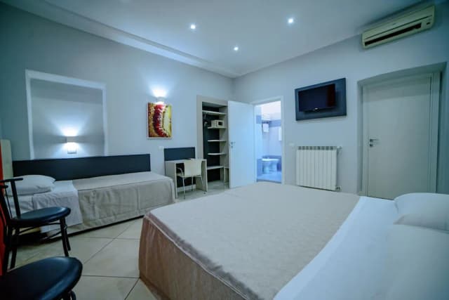 Hotel Demó-Basic Triple Room-5