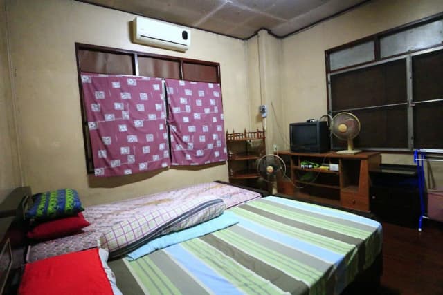 アヌラック ゲストハウス-Standard Double Room with Fan-5