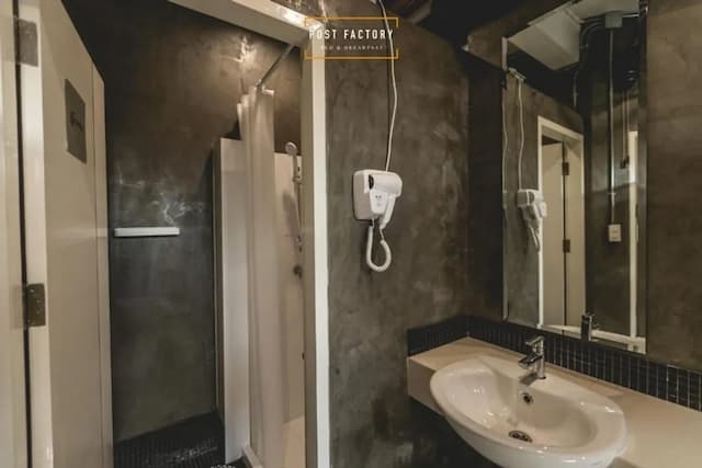 Post Factory Bed & Breakfast Sathorn Hostel - Adults Only-2 Bed in 10-Bed Dormitory Room-7