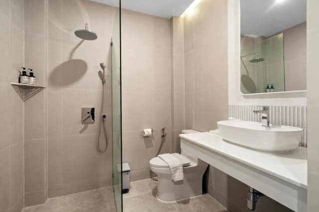 Buasri Boutique Patong-华丽客房, 1 张特大床, 阳台, 泳池景观-5