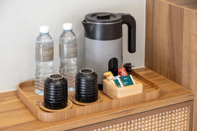 Buasri Boutique Patong-华丽客房, 1 张特大床, 阳台, 泳池景观-3