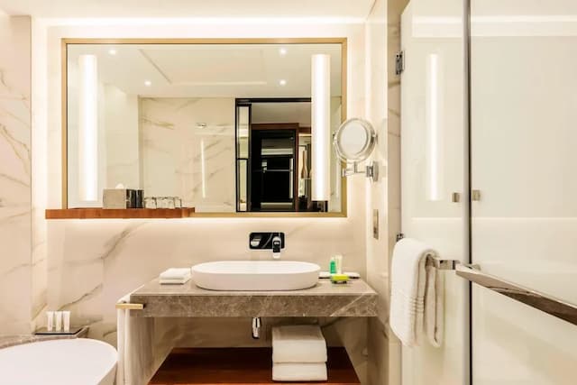 Le Meridien Dubai Hotel & Conference Centre-高级房, 1 张大床, 泳池景观 (Pool Access)-7