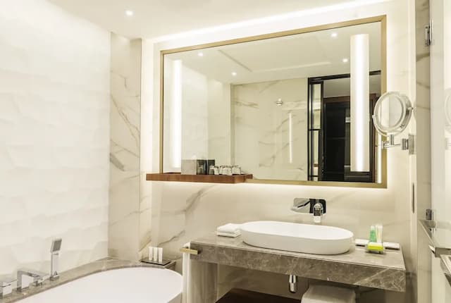 Le Meridien Dubai Hotel & Conference Centre-高级房, 1 张大床, 泳池景观 (Pool Access)-6