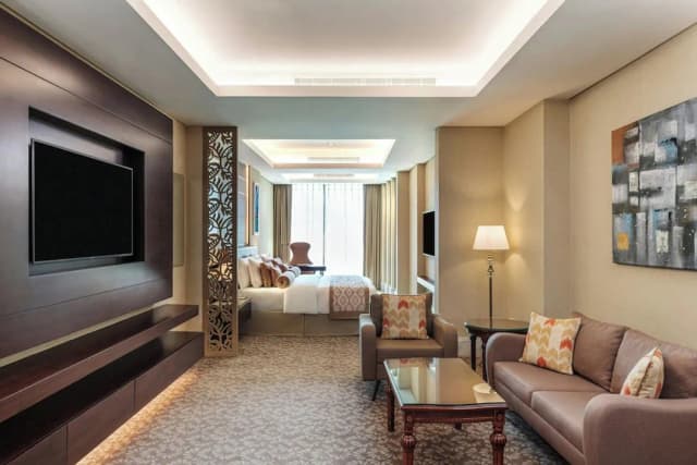 ルネッサンス ビジネス ベイ ホテル、ドバイ-ジュニア スタジオスイート キングベッド 1 台 カナルビュー-2