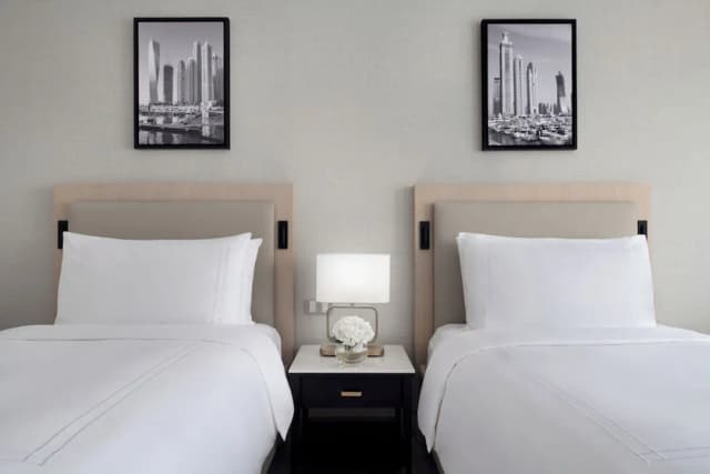 JW Marriott Hotel Marina-Deluxe Room, 2 Twin Beds, Balcony, Marina View (Balcony)-4