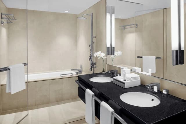 JW Marriott Hotel Marina-Deluxe Room, 2 Twin Beds, Balcony, Marina View (Balcony)-1