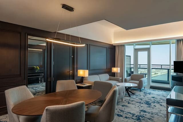 Le Méridien Mina Seyahi Beach Resort & Waterpark-华丽套房, 1 张特大床, 海景 (Balcony)-1