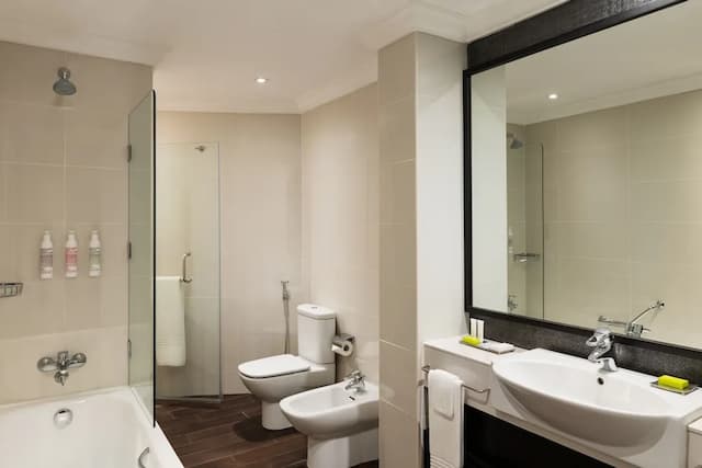 Le Méridien Mina Seyahi Beach Resort & Waterpark-家庭房, 3 间卧室, 海景 (Balcony)-8