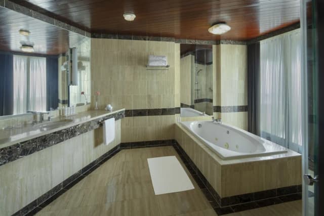 래디슨 블루 호텔, 두바이 데이라 크리크-Executive Room, Balcony (Creek View, Lounge Access)-6