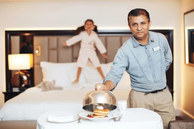 래디슨 블루 호텔, 두바이 데이라 크리크-Suite, Balcony (Creek View, Lounge Access)-6