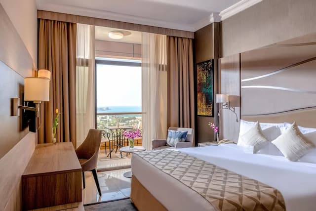 Two Seasons Hotel & Apartments-Premium Suite Sea View-7