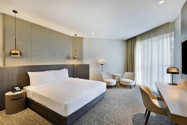 杜拜阿爾巴夏機場萬怡飯店-高級客房, 1 張特大雙人床-1