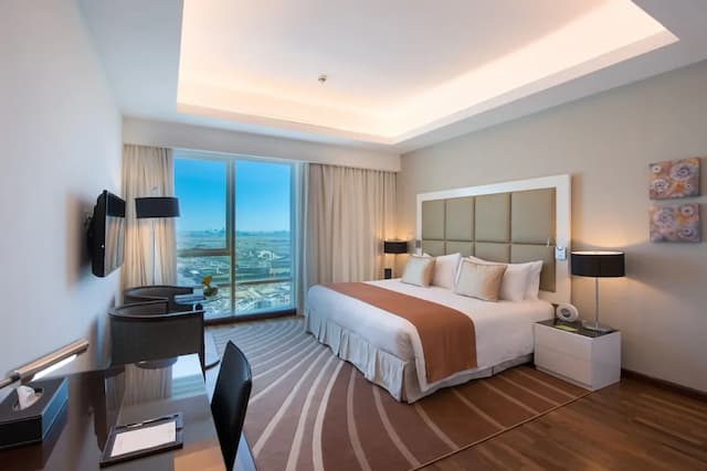 La Suite Dubai Hotel & Apartments-Deluxe One Bedroom Sea View Apartment - Shuttle to Mall of the Emirates & Jumeirah Beach-4