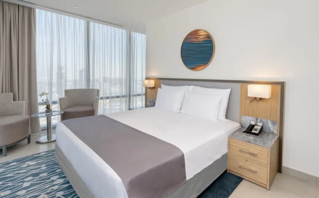 ザ ファースト コレクション ドバイ ジュメイラ ビレッジ サークル、ア トリビュート ポートフォリオ オテル-クラシック ルーム キングベッド 1 台-3