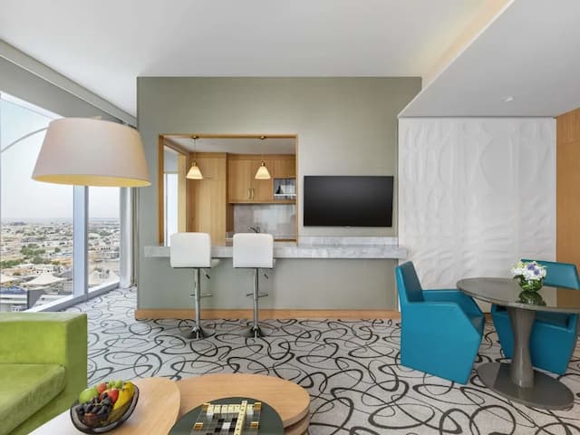 杜拜索菲特酒店-TWO BEDROOM DOWNTOWN SUITE, 1 Double bed and 2 Single beds, Airport Transfer included-1