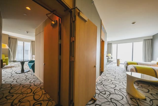 杜拜索菲特酒店-TWO BEDROOM DOWNTOWN SUITE, 1 Double bed and 2 Single beds, Airport Transfer included-4