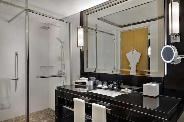 杜拜朱美拉棕櫚島希爾頓酒店-客房, 1 張特大雙人床, 露台-7