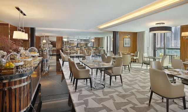 杜拜朱美拉棕櫚島希爾頓酒店-行政客房, 1 張特大雙人床, 露台, 轉角-11