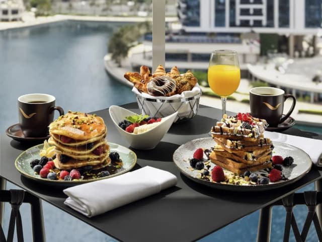 뫼벤픽 호텔 주메이라 레이크 타워스-슈피리어룸, 킹사이즈침대 1개, 호수 전망 (Free Beach Access)-5