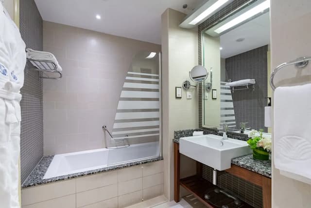 アムワジ ロタナ ジュメイラ ビーチ - ドバイ-ルーム キングベッド 1 台 バルコニー シービュー (Ain Dubai)-4