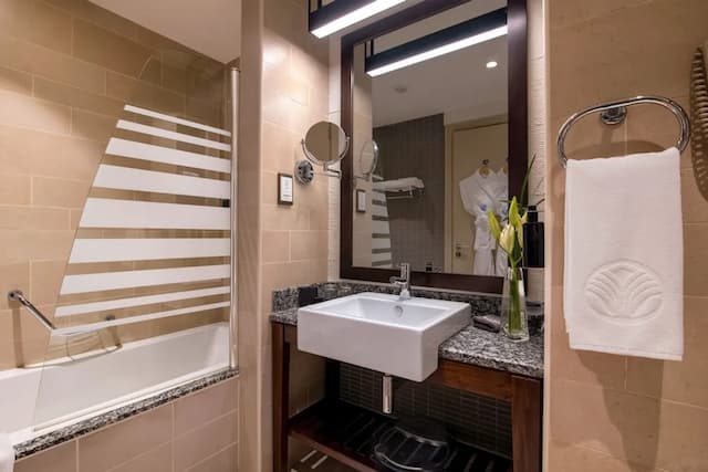 アムワジ ロタナ ジュメイラ ビーチ - ドバイ-ルーム キングベッド 1 台 バルコニー (Sea Front View Lounge Access)-3