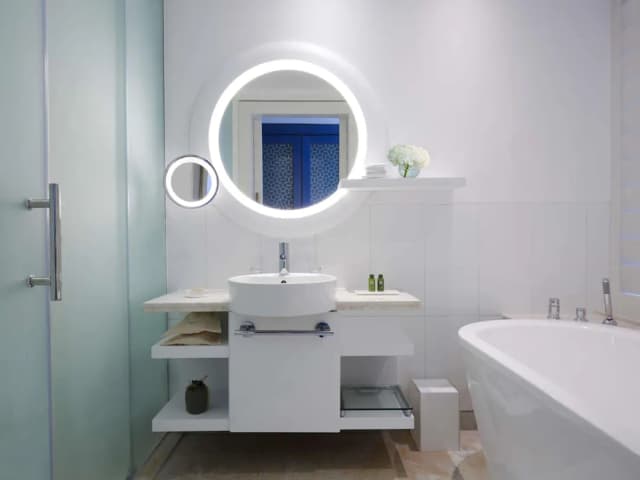 소피텔 두바이 주메이라 비치-슈피리어룸, 킹사이즈침대 1개, 발코니, 부분 바다 전망-7