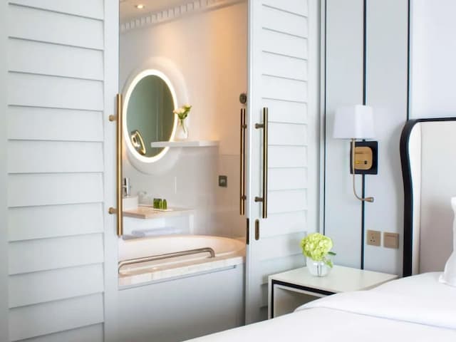 ソフィテル ドバイ ジュメイラ ビーチ-スーペリア ルーム キングベッド 1 台 バルコニー パーシャルシービュー-8