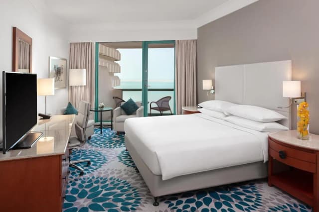 Hilton Dubai Jumeirah-Suite, 1 King Bed, Sea View-13