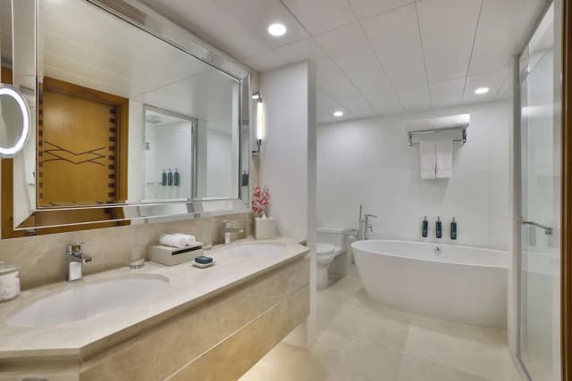 Hilton Dubai Jumeirah-Suite, 1 King Bed, Sea View-8