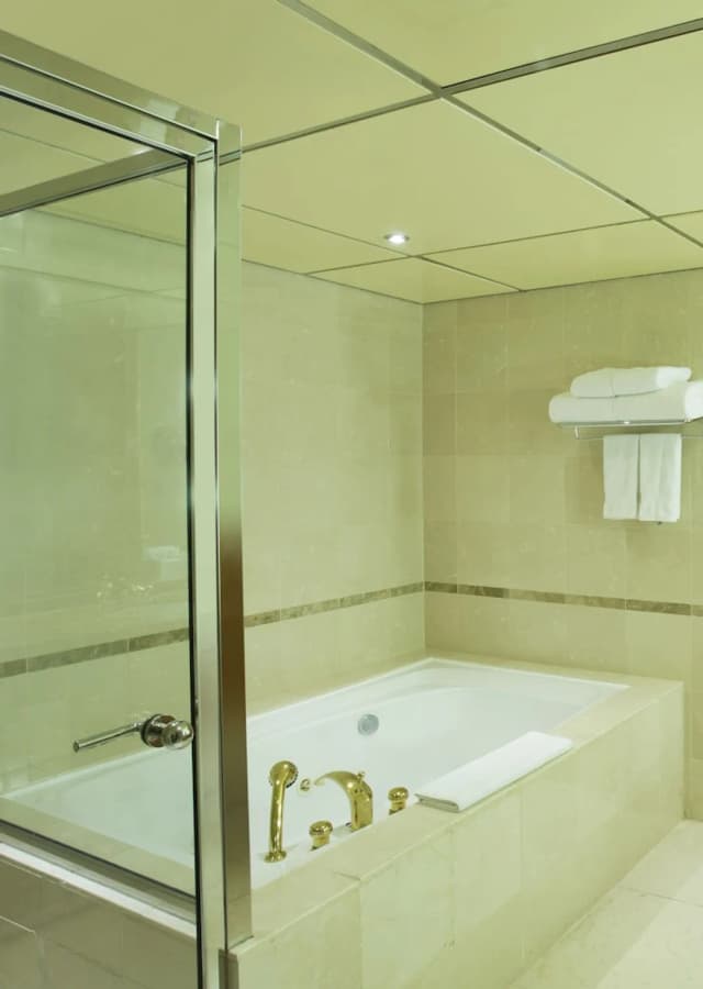 Hilton Dubai Jumeirah-Suite, 1 King Bed, Sea View-5