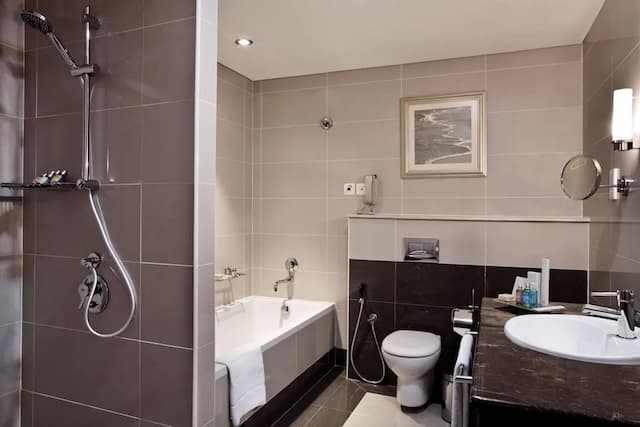 Media Rotana-Family Suite, 1 Bedroom (King and Twin Bed)-6