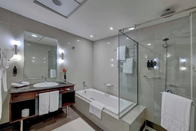 Media Rotana-Family Suite, 1 Bedroom (King and Twin Bed)-4